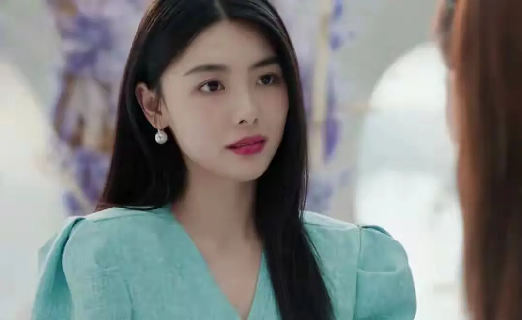 《许我耀眼》中方蕾角色引热议，钟雅婷以美貌逆风翻盘