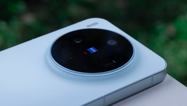 我们造出了一台“核舟”手机：vivo X300的方寸旗舰梦