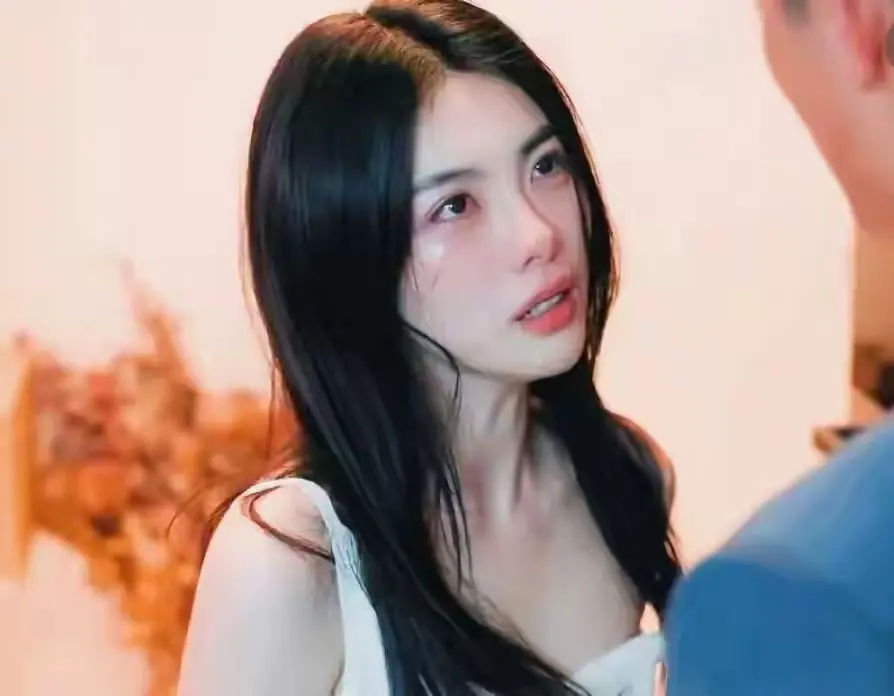 《许我耀眼》中方蕾角色引热议，钟雅婷以美貌逆风翻盘