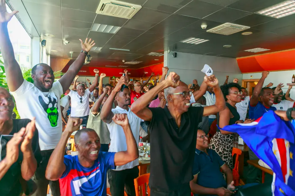 3-0！52.5万人口小国创造历史 首次晋级世界杯 FIFA排名第70