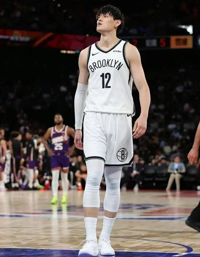 曾凡博创NBA季前赛尴尬纪录，比不上姚明，甚至不如刘炜！