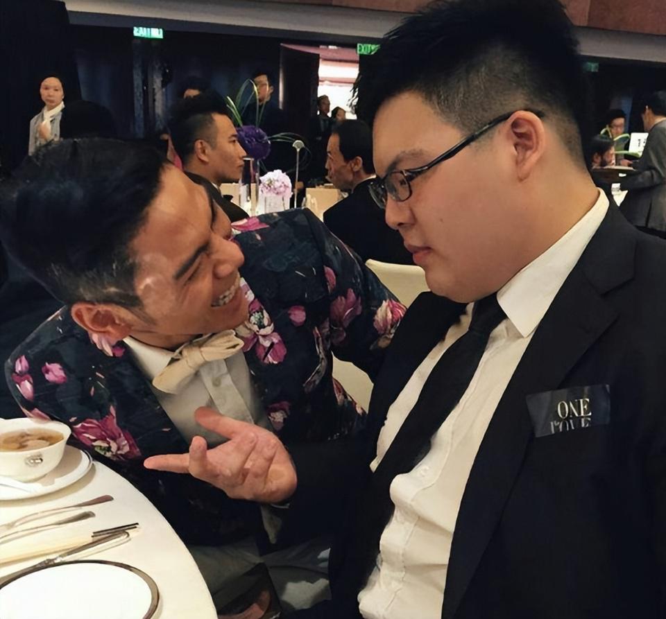 向太首谈小儿子向佑打人坐牢，后悔给太多钱把他惯坏：现在不给钱就威胁我们