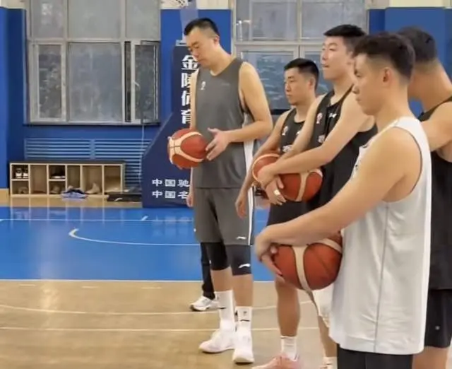 韩德君重回赛场，辽宁男篮备战全运会，高诗岩回归，17号约战四川男篮