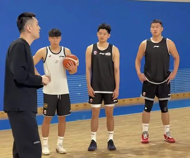 韩德君重回赛场，辽宁男篮备战全运会，高诗岩回归，17号约战四川男篮