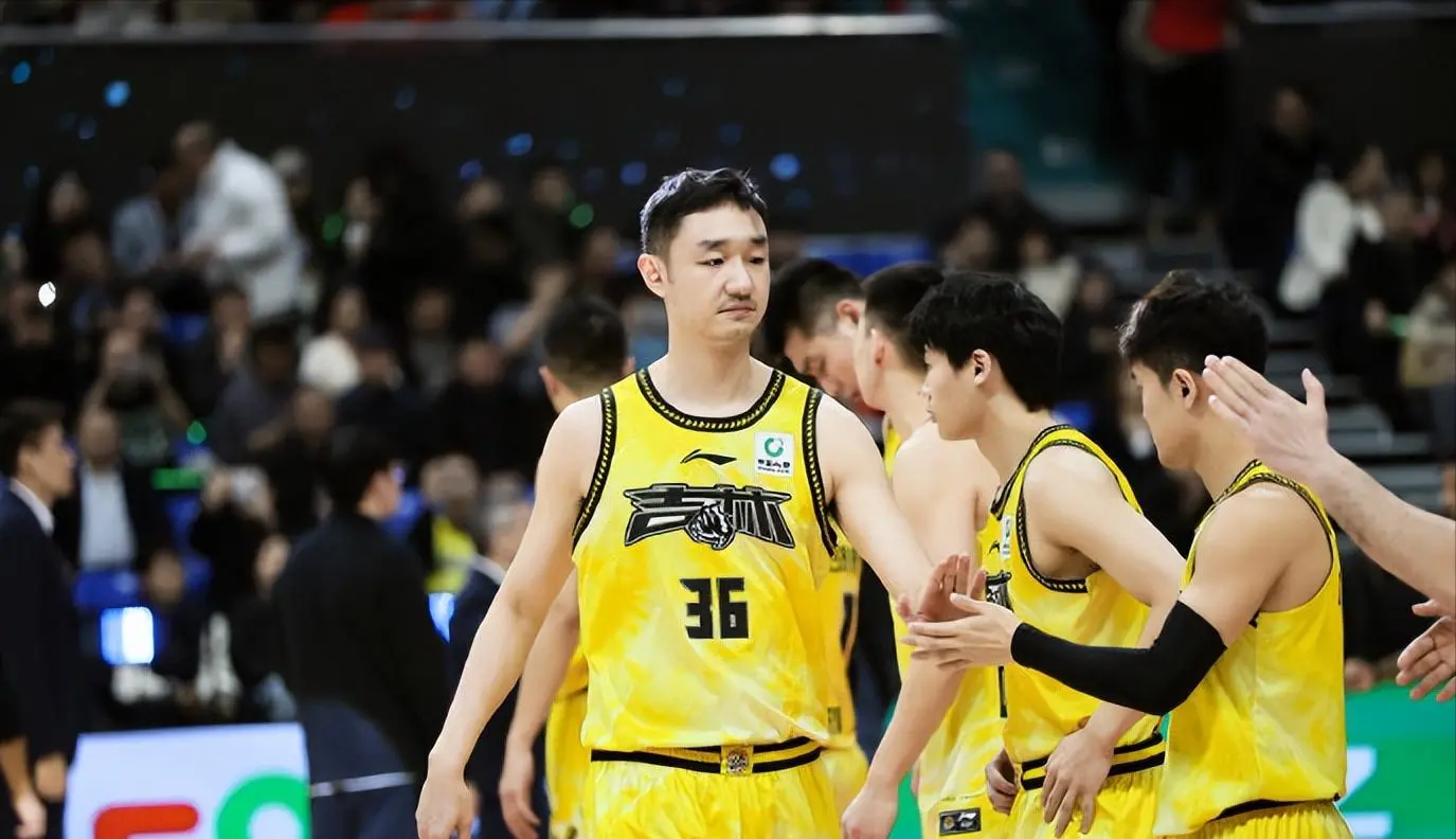 老东家不续约了！CBA关系户退役，打不上球还拿4年顶薪