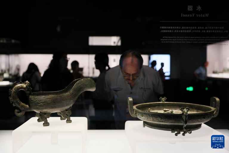 世界中国学专家在沪感受中国式现代化
