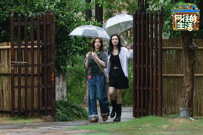 这几天，《向往的生活8》的收视率暴跌这事儿，成了很多专注于营销影视综艺的账号们的谈资。这倒是有趣的事情了。它们以前都是只说好的。不知道为什么，这次也开始说差了。换言之，我们是不是可以得出这么一个结论，让营销号们都说差的综艺，是不是已经差到家