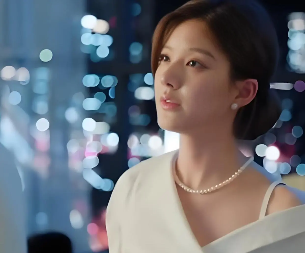 《许我耀眼》：为什么沈皓明不娶与他青梅竹马的方蕾，要娶出身卑微的许妍？