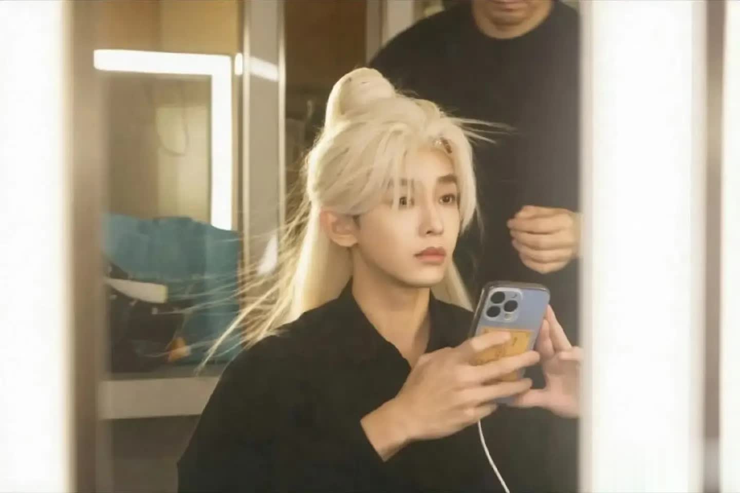 彭昱畅“小白龙”造型惊艳出圈，国风综艺碰撞高光时刻