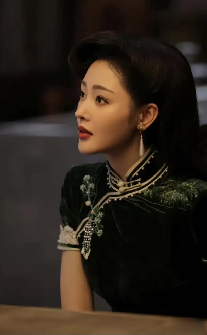 张天爱《守护者们》旗袍造型惊艳 东方美学巅峰演绎！ 