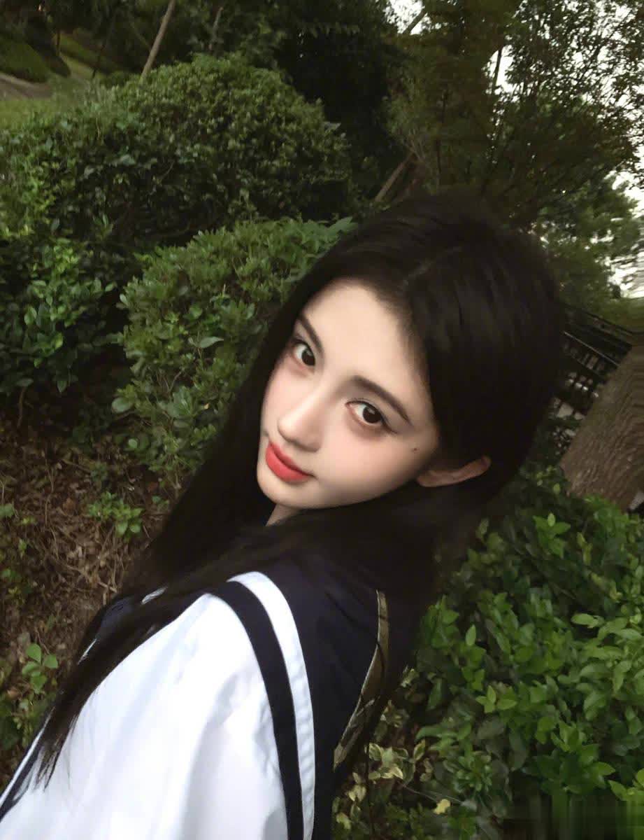 3个细节揭秘，鞠婧祎为何能火10年？