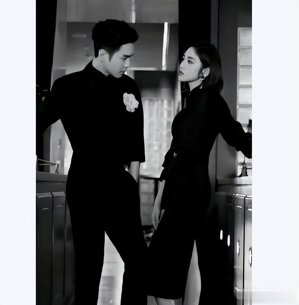 唐艺昕带5岁女儿出游，宝贝颜值在线，完美继承张若昀基因！