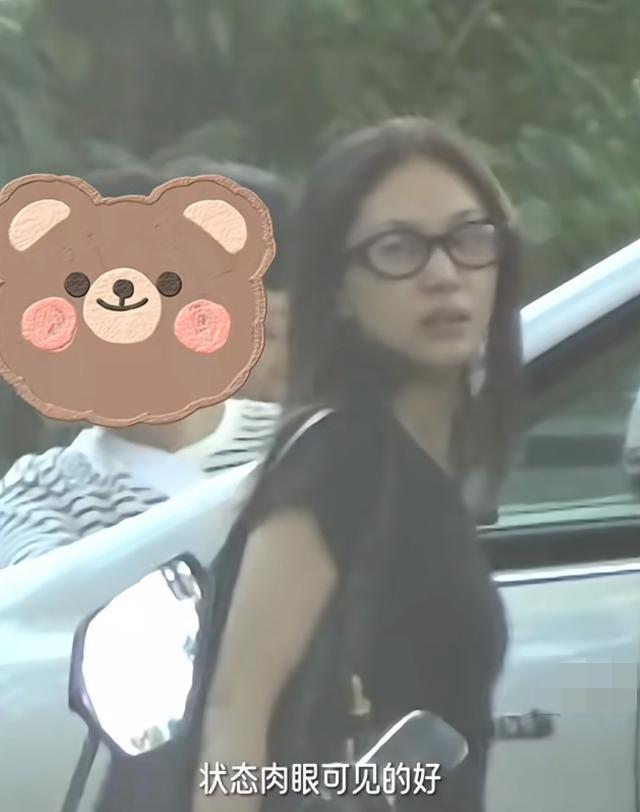 王子文一家老小现身北京街头，妈妈一脸富态，12岁儿子又高又壮