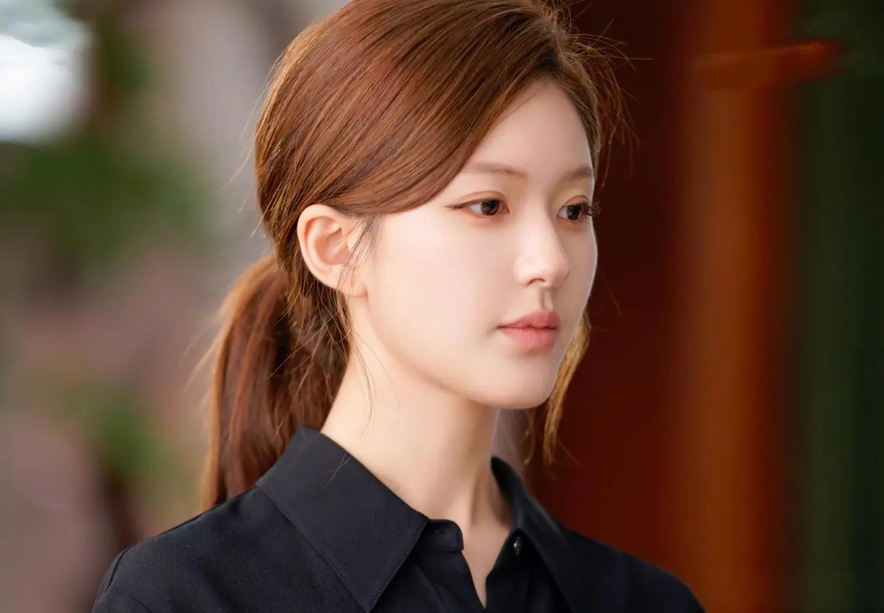 《许我耀眼》：为什么沈皓明不娶与他青梅竹马的方蕾，要娶出身卑微的许妍？