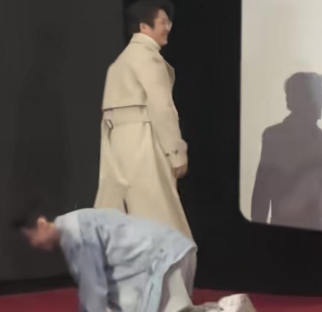 董璇也没想到，张维伊会因为在活动中一个意外举动，实现口碑暴增