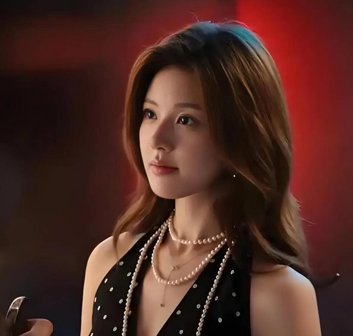 《许我耀眼》：为什么沈皓明不娶与他青梅竹马的方蕾，要娶出身卑微的许妍？