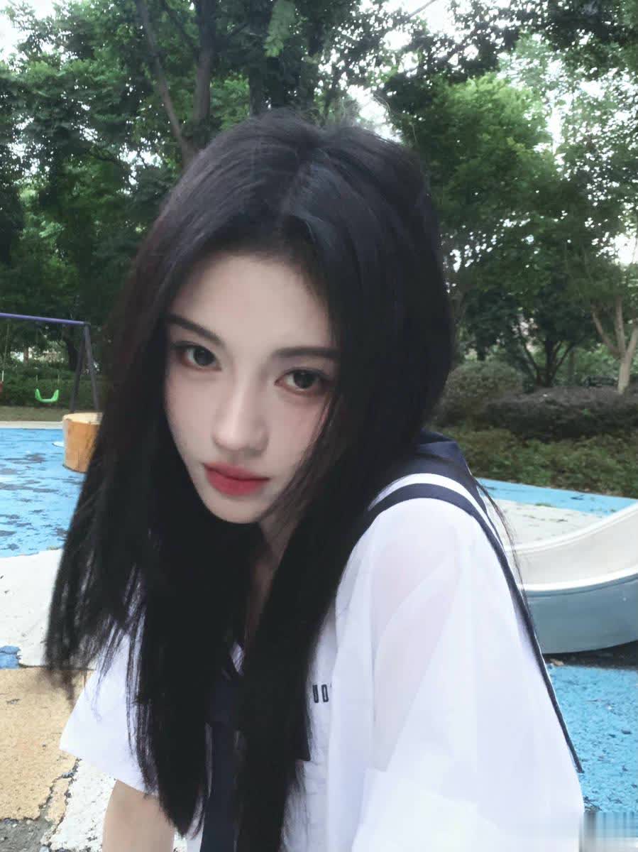 3个细节揭秘，鞠婧祎为何能火10年？