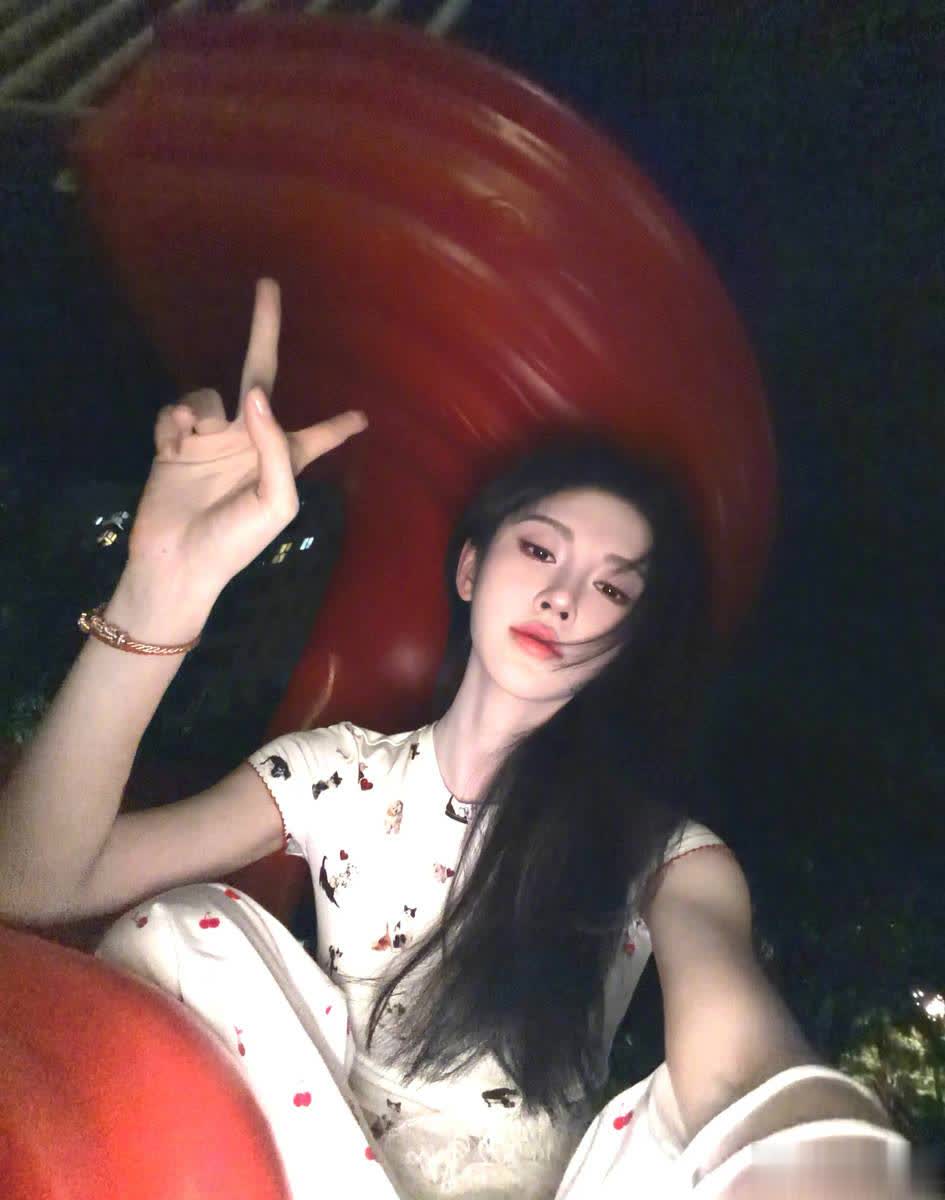 3个细节揭秘，鞠婧祎为何能火10年？ 