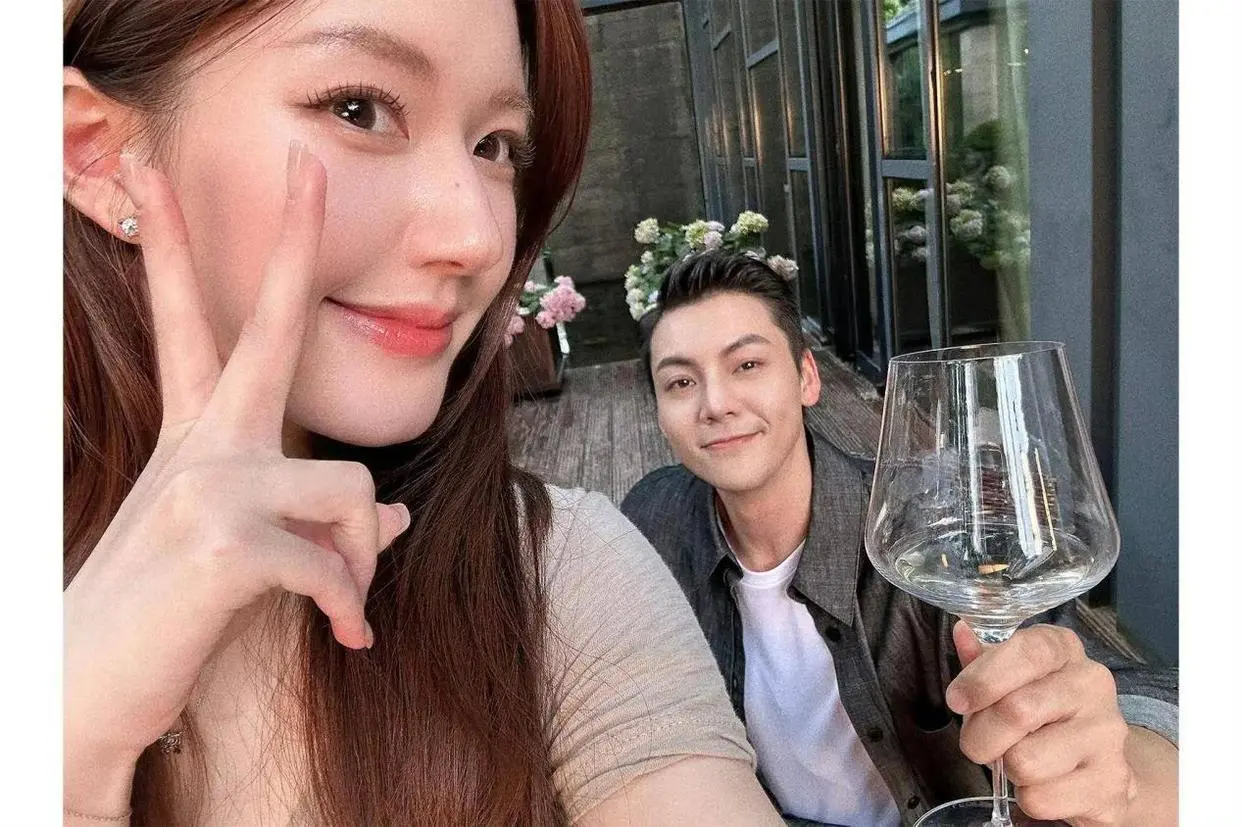 零宣发创首播最高记录，不是《许我耀眼》爆了，是观众清醒了？