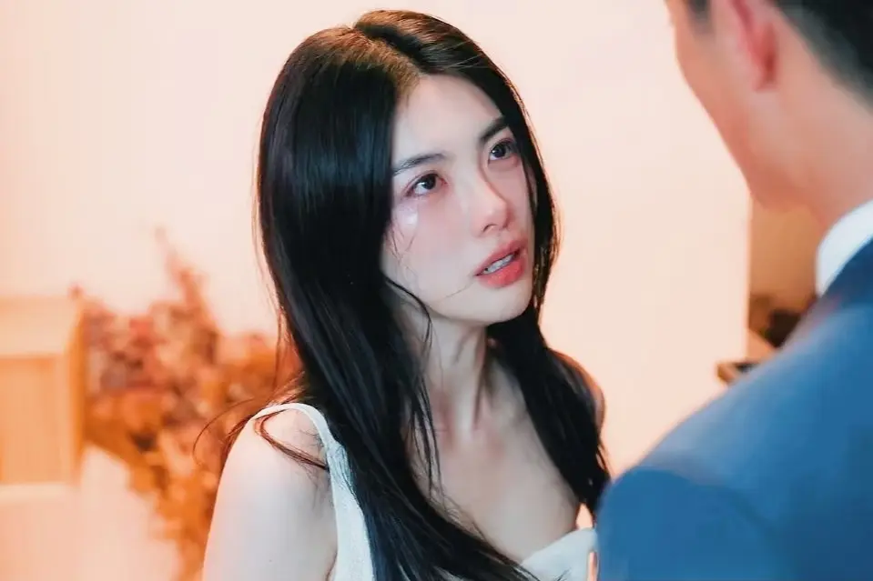 《许我耀眼》结局：爱了沈皓明十几年，方蕾为何会突然爱上韩卫平
