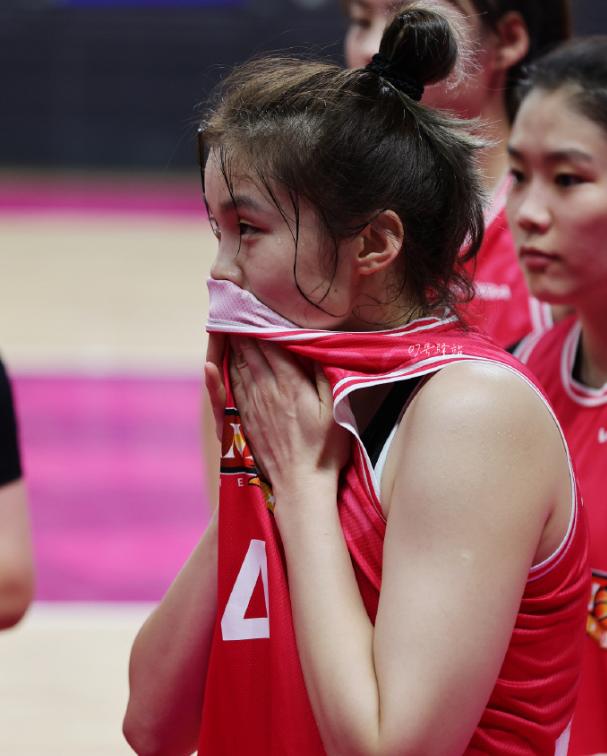 两战49+20：27岁女篮投手蜕变为超巨 宫鲁鸣选她真没走眼