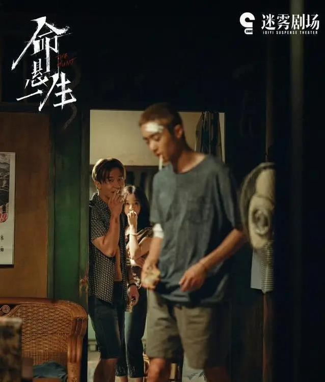 染黄毛骑摩托演混混，黄轩四十岁演二十岁愣头青，观众却没觉得假