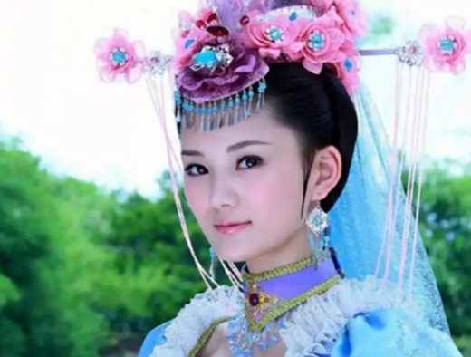 演员馨子回应不拍戏，直言没流量没热度还遭整容暗示！