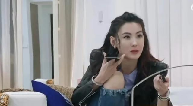 明星私下都零社交？宁静自曝后张柏芝刷3000元礼物神回应，看吧！