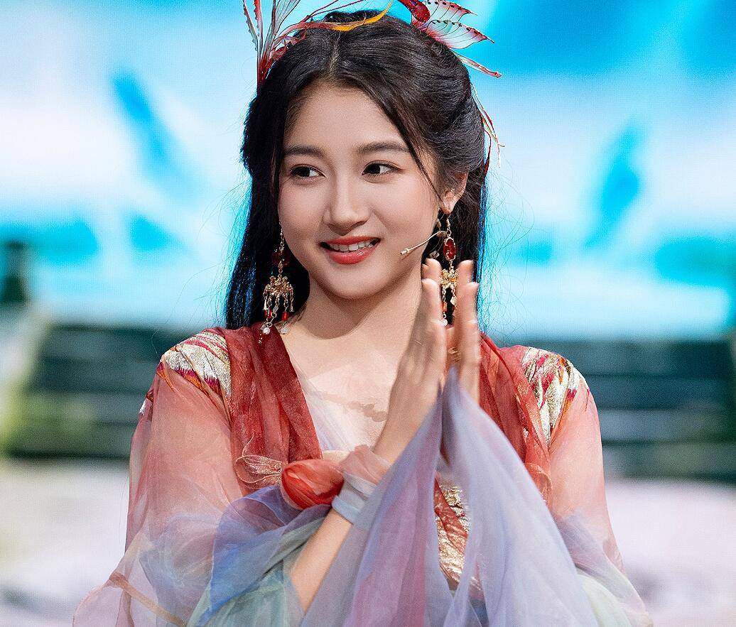  要是没有关晓彤这条热搜，那观众真不知道《王牌》节目组这么该骂