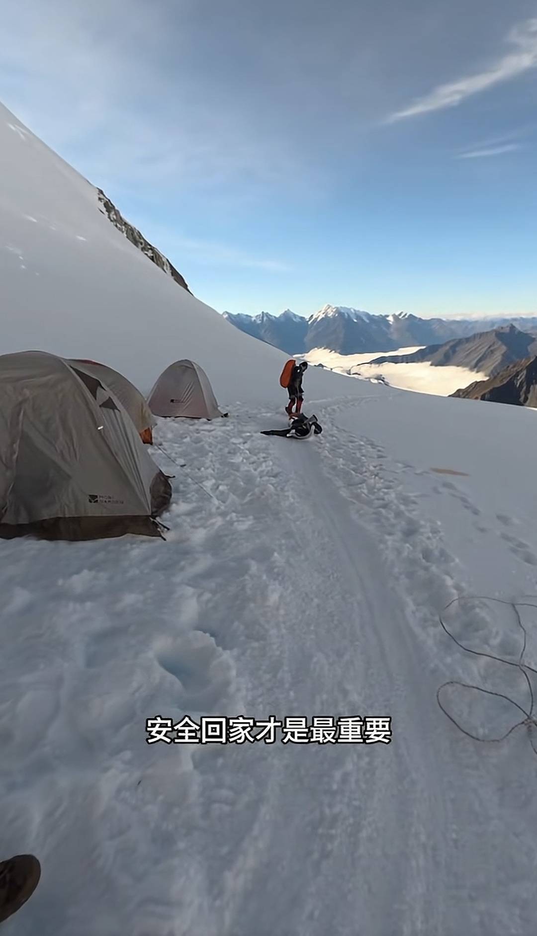 金银山海拔5500米处 17岁男孩突发高反命垂一线 爱心人士协助成功施救