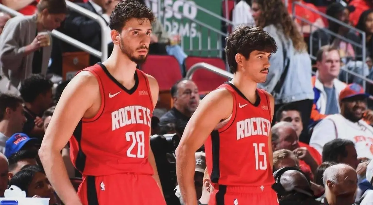 火箭队3连胜！乌度卡主动变阵，大个首发亮相，21岁射手沦为替补