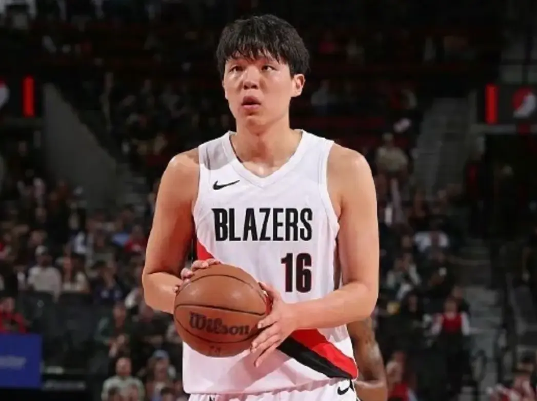 完美晃飞霍福德！杨瀚森再战勇士，明显进步了！