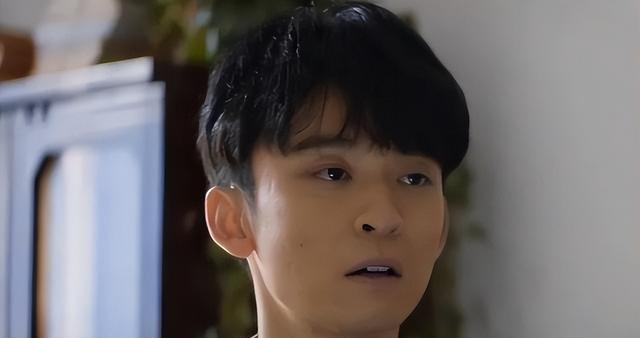 他是王京花独子，21岁成影帝，24岁当父亲，29岁离婚如今却遭群嘲