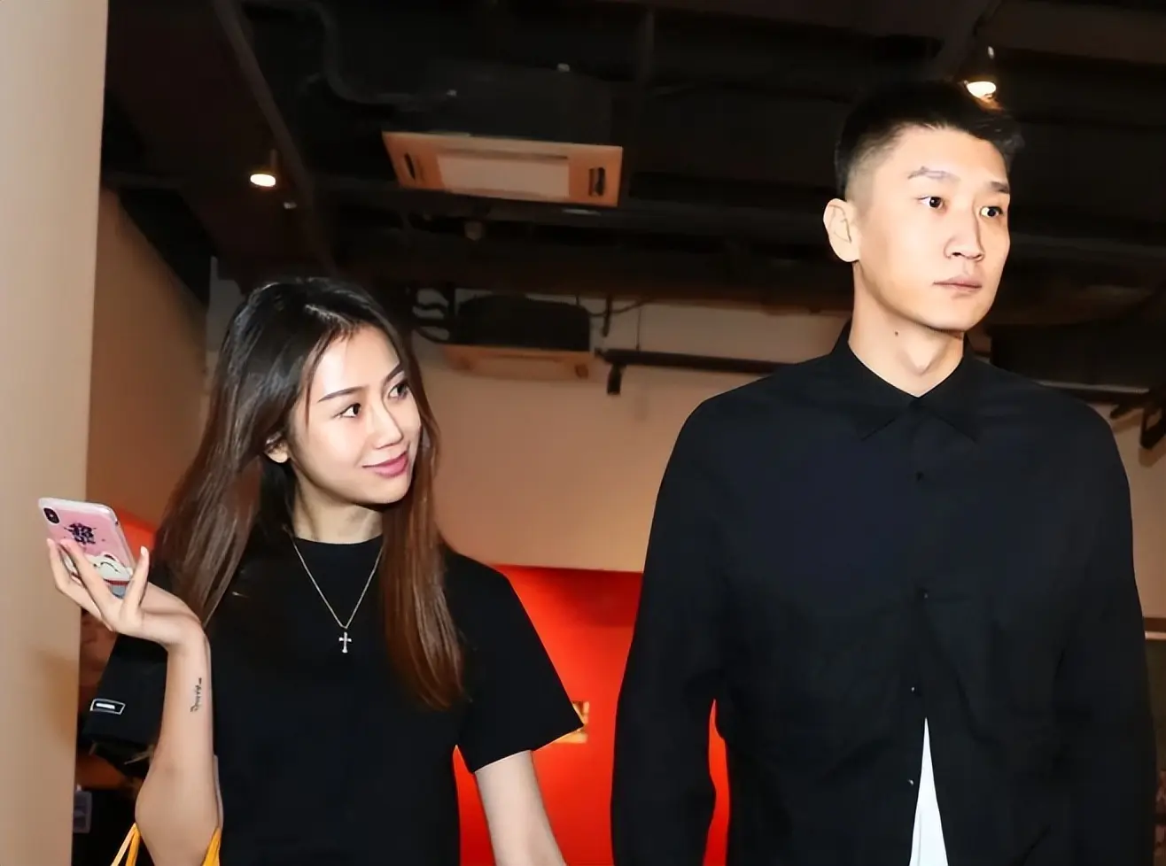 40岁孙悦近况：和超模离婚4年，转型成功，新女友也是大美女
