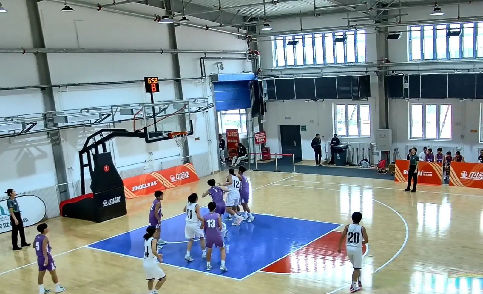 狂赢57分！山东女篮挺进4强，张邓雨12分钟轰18+2，四字小将15+5