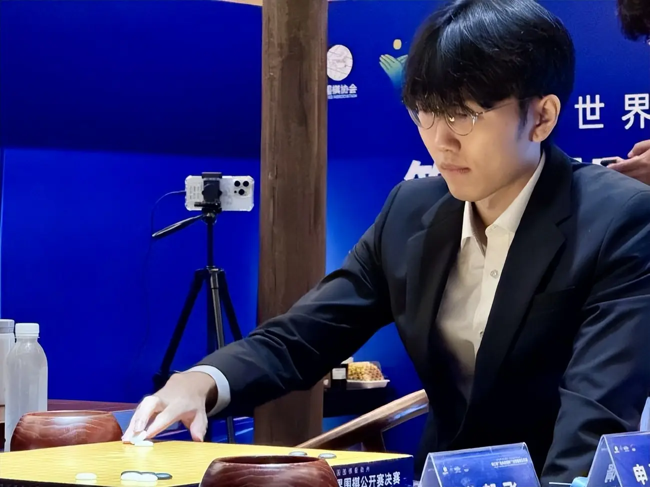 夺冠！围棋烂柯杯决赛决胜盘，党毅飞中盘击溃申真谞