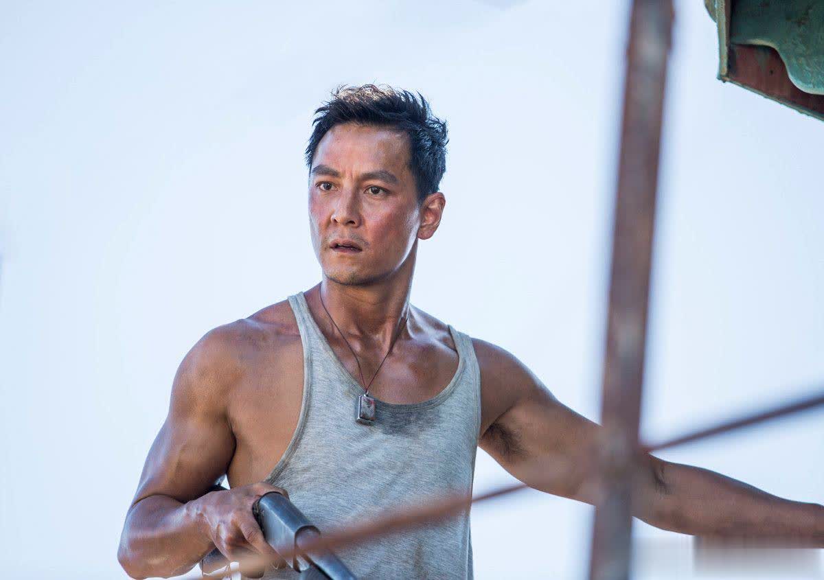 吴彦祖发文谴责女乘客获叫好，网友苦光脚踩座椅乱象久矣