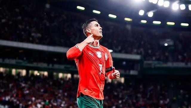 40岁C罗梅开二度封神！独占世预赛射手王，被绝平仍喊出冲冠宣言