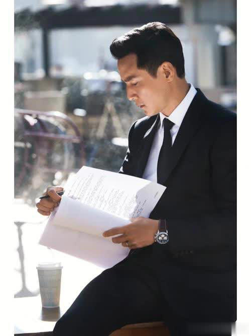 吴彦祖发文谴责女乘客获叫好，网友苦光脚踩座椅乱象久矣