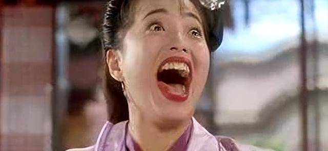 62岁女港星景区打工，曾是周星驰的黄金配角，今却在景区当NPC