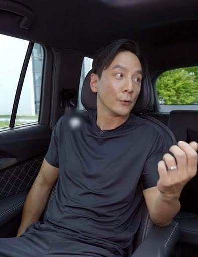 吴彦祖发文谴责女乘客获叫好，网友苦光脚踩座椅乱象久矣