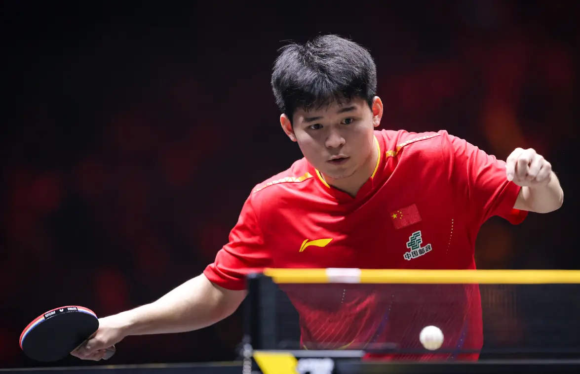 连赢12局打服黄镇廷！林诗栋3-0霸气横扫，国乒吹响三连冠号角