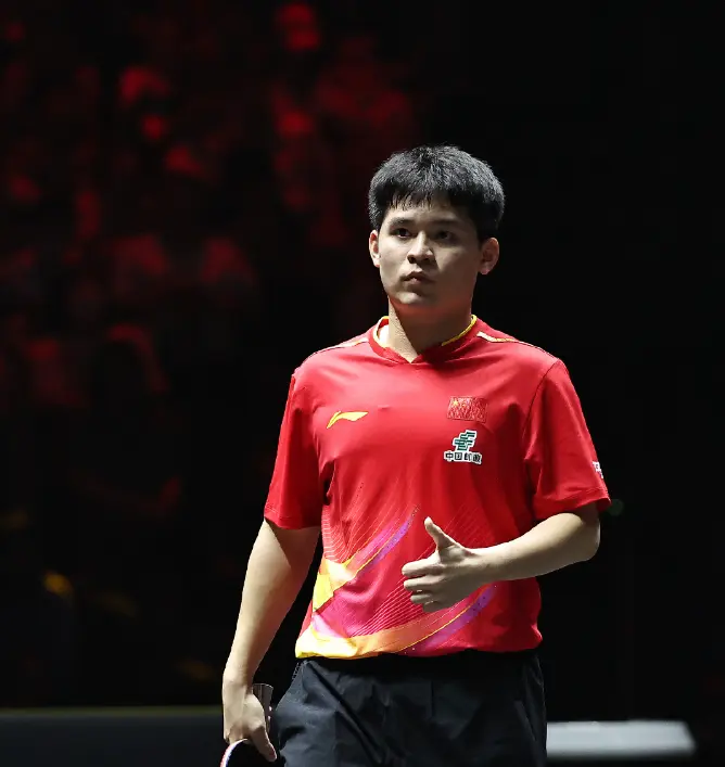 连赢12局打服黄镇廷！林诗栋3-0霸气横扫，国乒吹响三连冠号角
