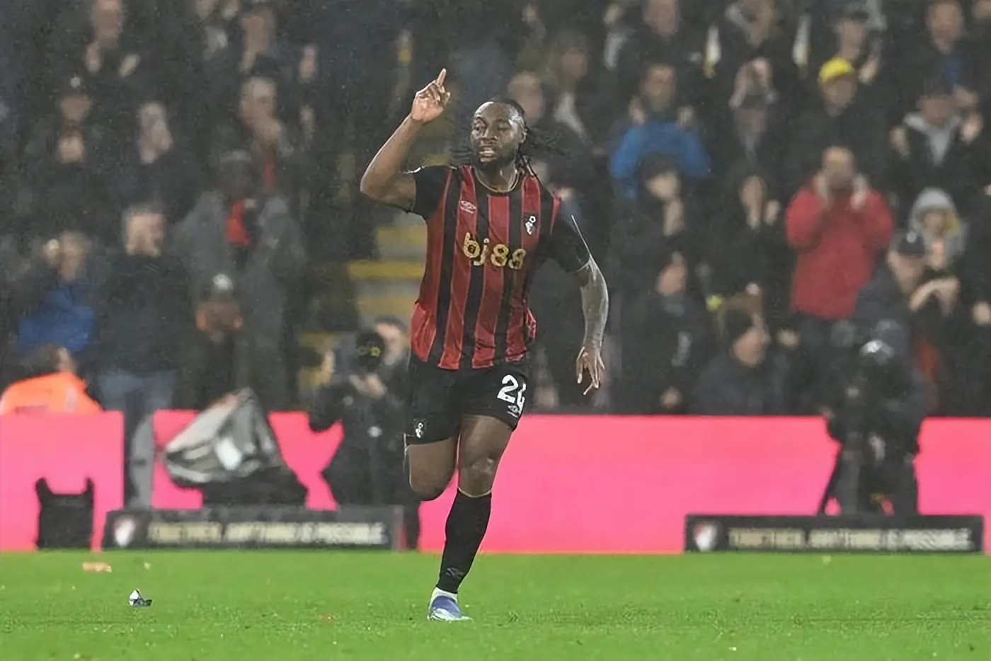 寻找萨拉赫接班人！利物浦接触25岁樱桃神锋，转会费高达7000万镑