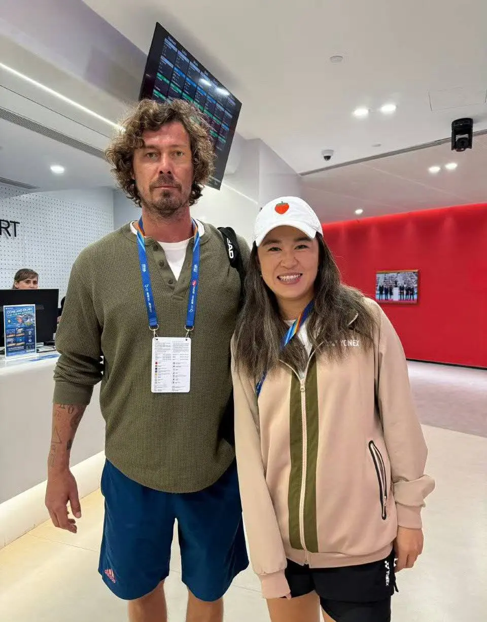 朱琳化身迷妹表白萨芬，透露从美网一路追到北京终于如愿以偿合影