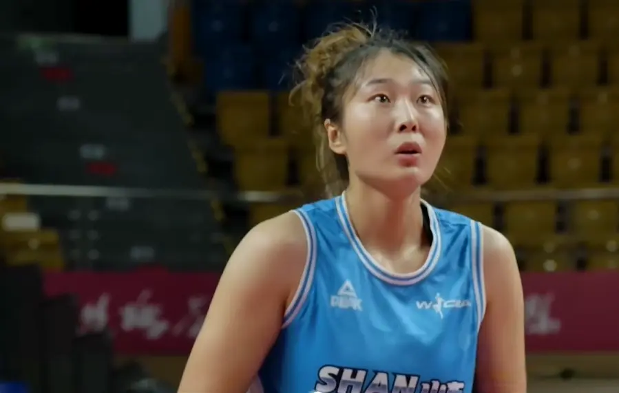 4强全部出炉！山东女篮17分擒劲敌，万颖颖14+12，翟若云空砍16+5