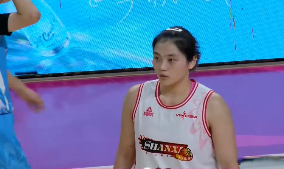 4强全部出炉！山东女篮17分擒劲敌，万颖颖14+12，翟若云空砍16+5