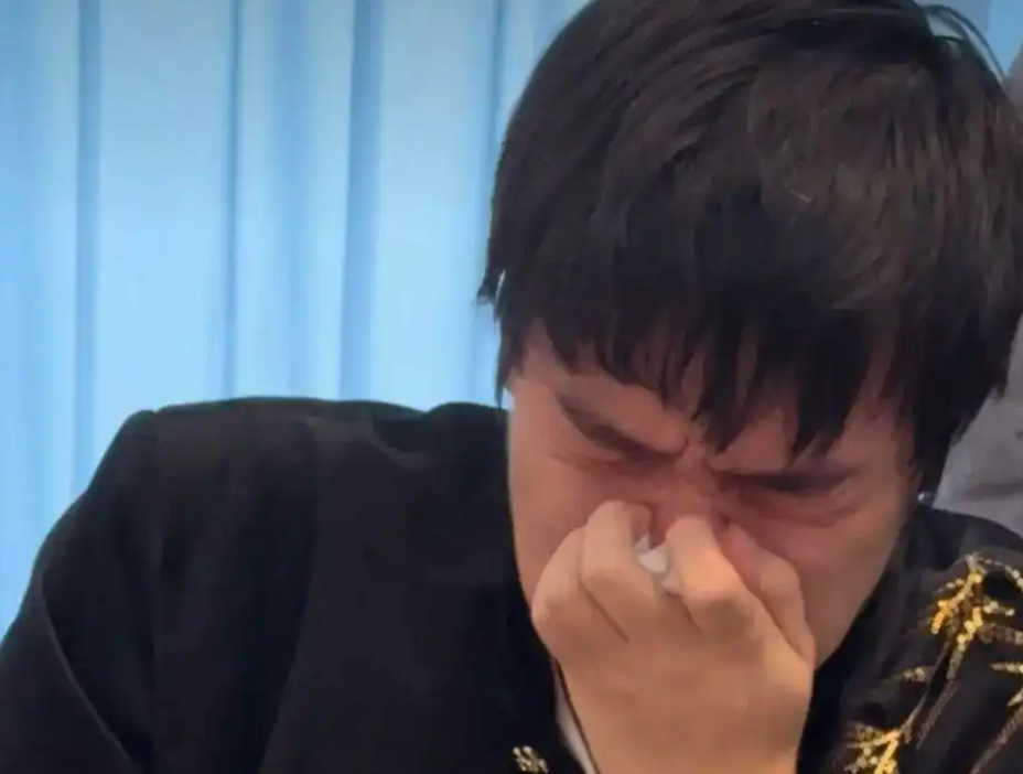 亮话体坛 | 时隔八年再夺围棋世界冠军！老将党毅飞用热爱飞越“天堑”