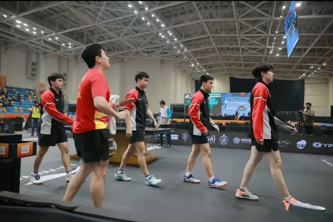 向鹏发，中国乒乓球队是最棒的，梁靖崑、林诗栋、曹巍来互动