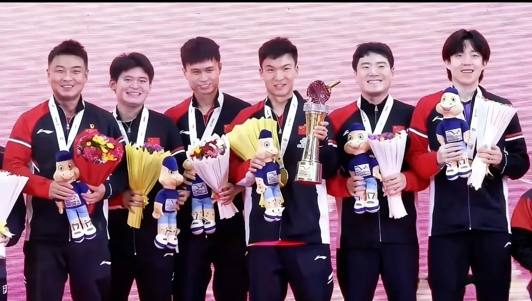 向鹏发，中国乒乓球队是最棒的，梁靖崑、林诗栋、曹巍来互动